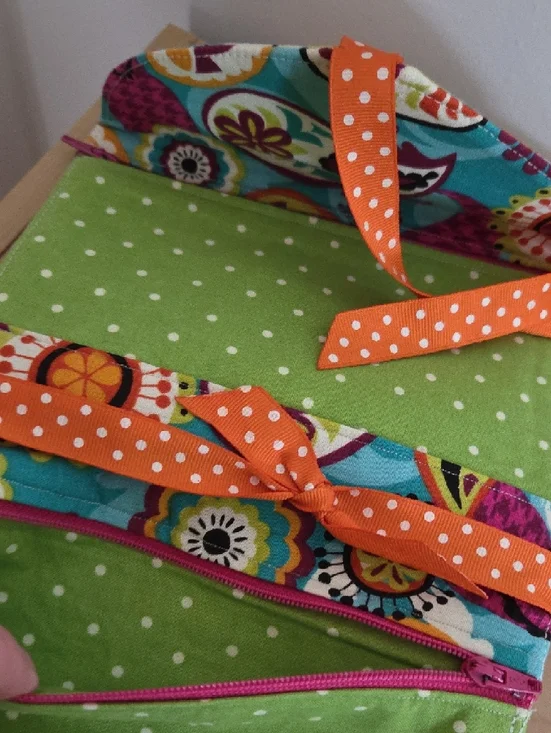 Colorful 9 Piece Bracelet Set with Green Polka Dot Organizer/jewelry Pouch - Picture 3 of 7